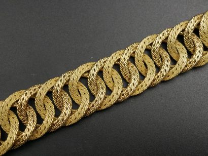 null Important bracelet souple en or jaune à maillons polis et amatis alternés ,...
