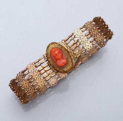 null Joli bracelet en or jaune, 750 MM, motif - fermoir orné de corail, Fin XIXe...