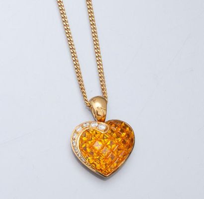 null Chaîne et pendentif coeur en or jaune, 750 MM, recouvert de diamants et citrines...