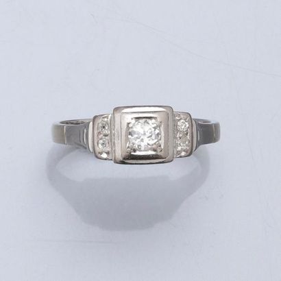 null Bague en or gris, 750 MM, ornée de diamants, vers 1930, taille : 51, poids :...