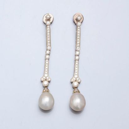 null Jolis pendants d'oreilles en or gris, 750 MM, motifs souligné de diamants portant...