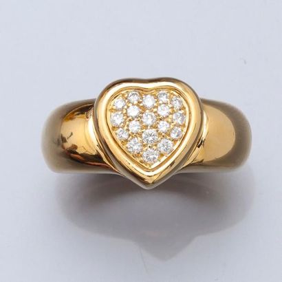 null PIAGET, Bague en or jaune, 750 MM, ventrée d'un coeur recouvert de diamants,...