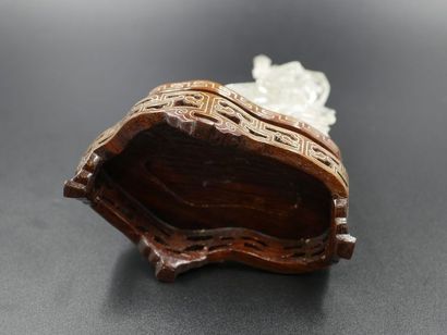 null Sculpture Kwan Yin en cristal de roche - CHINE - XXème siècle - 11,5x9cm 
