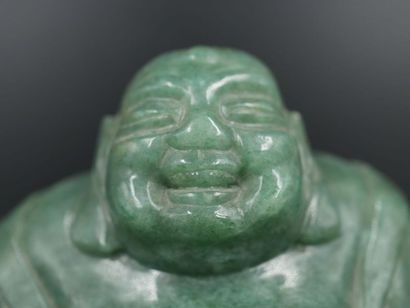 null Sculpture en jade ciselé représentant "MAITREYA", buddha riant associé à la...