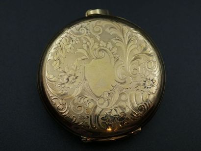 null Petite montre de col en or guilloché 14cts - Cadran émaillé blanc (Accidents)...