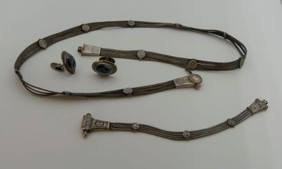 null Lot composé de bijoux persans en argent: ceinture (long.: 79 cm), bracelet (long.:...