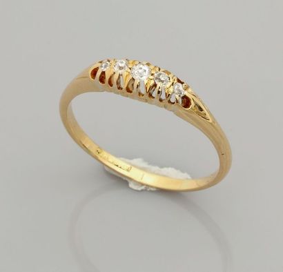 null Bague "Jarretière" en or jaune, 585 MM, centrée de sept diamants, 1910-1920,...
