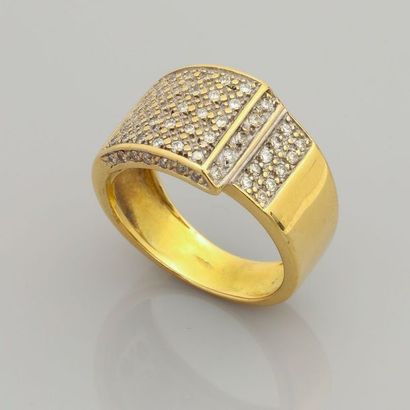 null Bague en or jaune, 750 MM, ornée d'un motif en boucle recouverte de diamants,...