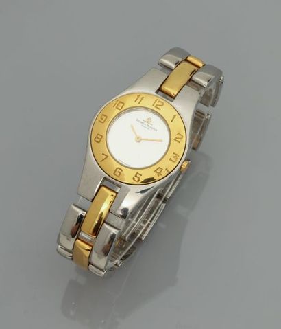 null BAUME ET MERCIER, modèle Linea. Bracelet montre de dame en acier bicolore, fond...