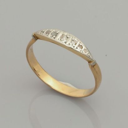 null Bague en or gris, 750 MM, centrée de diamants taille rose, vers 1925, poids...