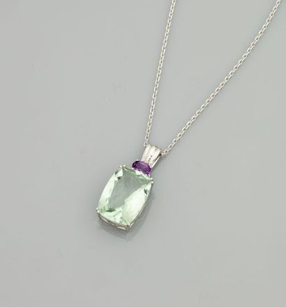 null Chaîne diamantée et pendentif en or gris, 750 MM, orné d'une améthyste verte...