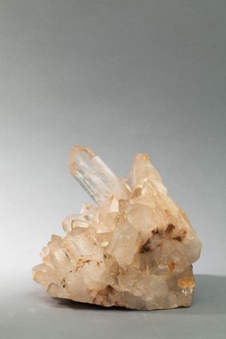 null CRISTAL de ROCHE 
Groupe de plusieurs cristaux de quartz transparent, provenant...