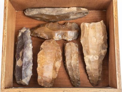 null Un tiroir d’outils préhistoriques : nucléus néolithiques français de Touraine...