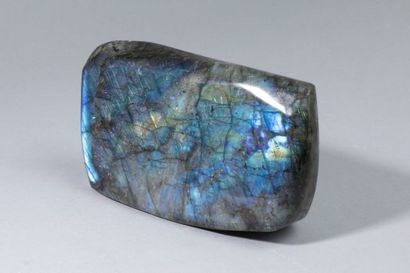 null LABRADORITE
Galet poli 14x9x6cm d’une exceptionnelle couleur bleue « aile de...