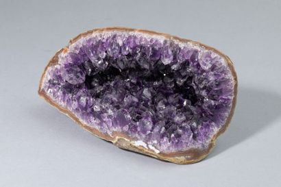 null AMETHYSTE 
Deux pièces d’améthyste du Rio Grande do Sul au Brésil. Une pierre...