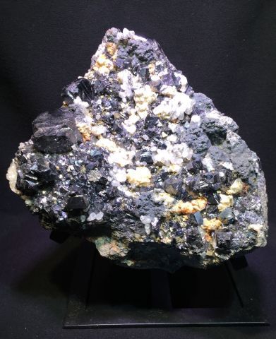 null Marmatite, galène, pyrite, semseyite, calcite, mangano-calcite, rhodocrosite,...