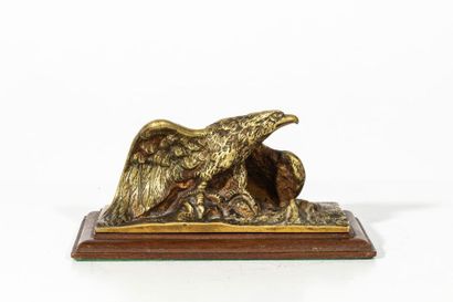 null Albert MARIONNET (1852-1910), presse-papier surmonté d'un aigle en bronze à...