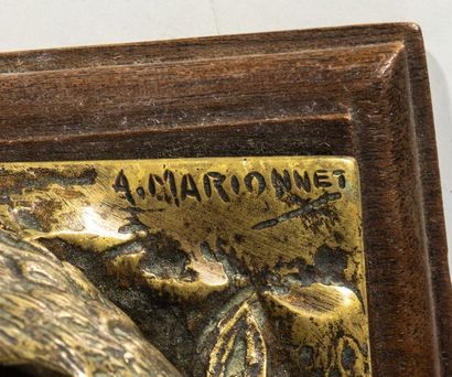 null Albert MARIONNET (1852-1910), presse-papier surmonté d'un aigle en bronze à...