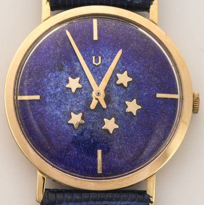 null Universal Genève or jaune, Rare montre plate en or jaune à décor d'étoiles appliquées...