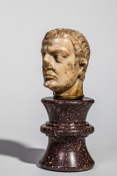 Tête d'empereur romain sculptée en marbre...