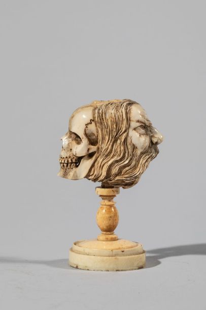 null Vanité double dite vanité "Janus" avec grotesque en os. 

Allemag, XVIIIe siècle.Haut.:...