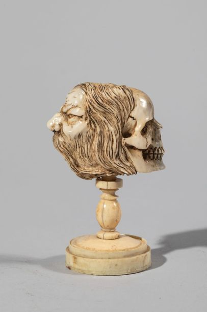 null Vanité double dite vanité "Janus" avec grotesque en os. 

Allemag, XVIIIe siècle.Haut.:...