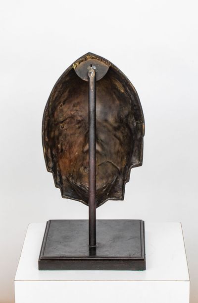 null Pierre G. HAMANT (1921-1995), E.A. II / IV. Masque africaniste en bronze à patine...
