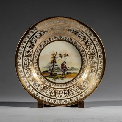 null DERBY, Angleterre. Ensemble de pièces de porcelaine composé de quatre assiettes,...