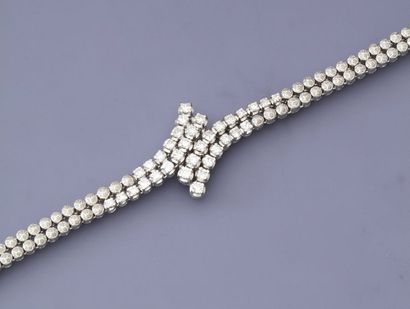null Bracelet formé de deux liens de perles d'or gris, 750 MM, centrées de perles...