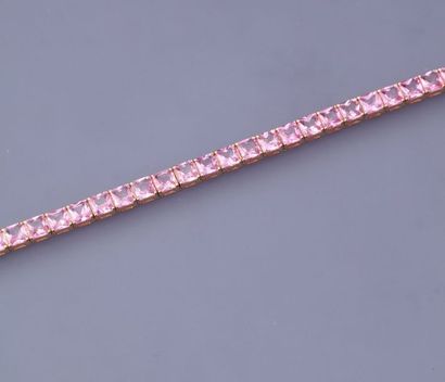 null Bracelet ligne en or rose, 750 MM, souligné de saphirs roses taillés, total...