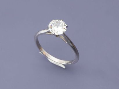 null Bague en or gris, 750 MM, ornée d'un diamant taille brillant pesant 1,01 carat...