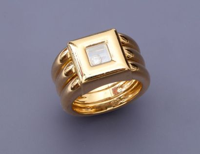 null CHOPARD, Bague à décor de godrons d'or jaune, 750 MM, centrée d'un motif carré...