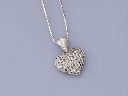 null Chaîne et pendentif coeur en or gris, 750 MM, recouvert de diamants noirs, bélière...