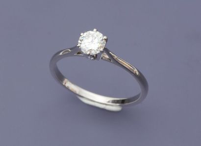 null Bague en or gris, 750 MM, ornée d'un diamant taille brillant pesant 0,61 carat...