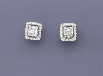 null Boucles d'oreilles carrées en or gris, 750 MM, ornée chacune de diamants taille...