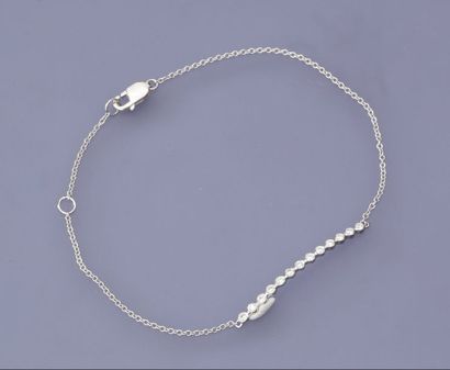 null Fin bracelet en or gris, 750 MM, centré d'une ligne de brillants, longueur :...