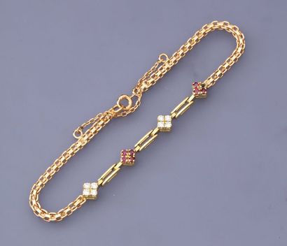 null Bracelet souple en or jaune, 750 MM, mailles centrales ornées de diamants et...