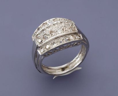 null Jolie bague plate en or gris, 750 MM, recouverte de diamants taille ancienne,...