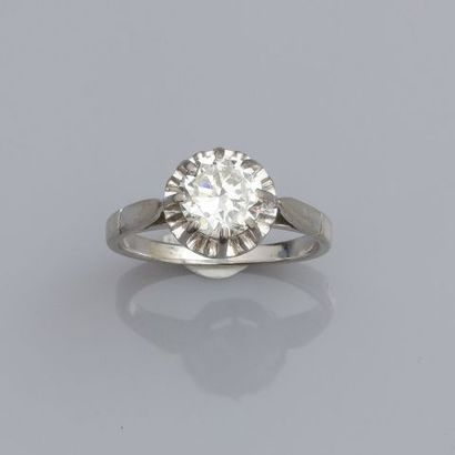 null Bague en or gris 750MM et, platine 900 MM, ornée d'un beau diamant pesant 0,92...