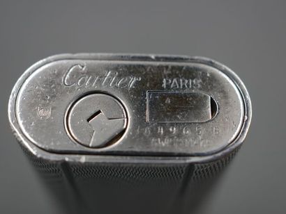 null CARTIER. Briquet en métal argenté guilloché, signé et numéroté 64965B au revers;...