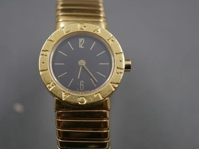 null BULGARI - Montre bracelet en or jaune 18k - Lunette gravée de la marque, boitier...