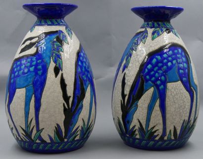 null Paire de vases de Ch. CATTEAU (1880-1966). Vases en céramique émaillé "aux biches"...