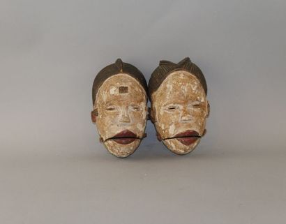 null Couple de masques à machoires articulées en bois - Nigéria - H : 18cm