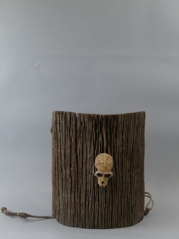 null Berceau - Bois et crâne d'animal - Indonésie - H : 35cm. Provenance: Ancienne...