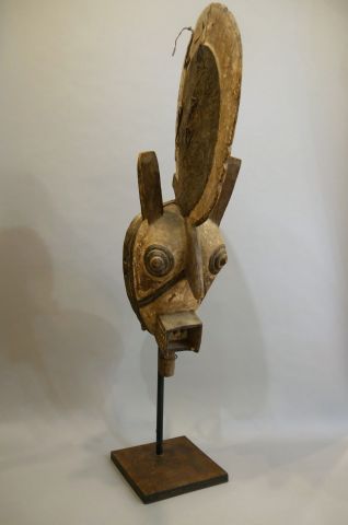 null Masque animal en bois peint de kaolin - Burkina Faso - H : 90cm. Provenance:...