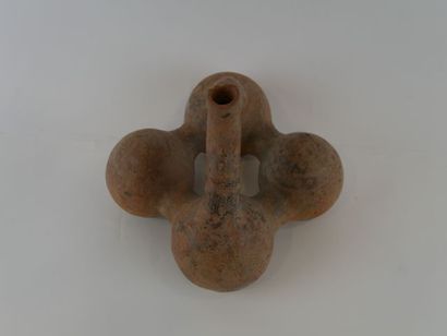 null Vase fruit en terre cuite - Pérou - H : 16cm. Provenance: Ancienne collection...