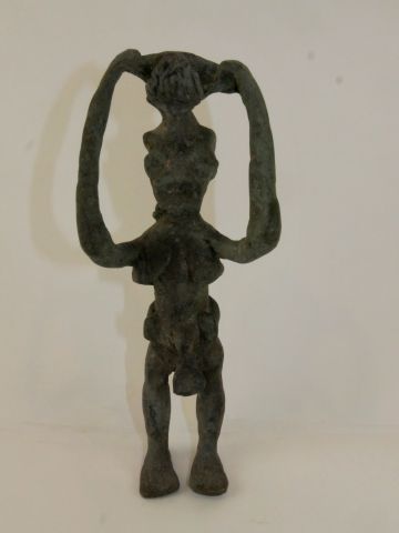 null Statuette en fer fonte - Maternité - Afrique - H : 26 cm.