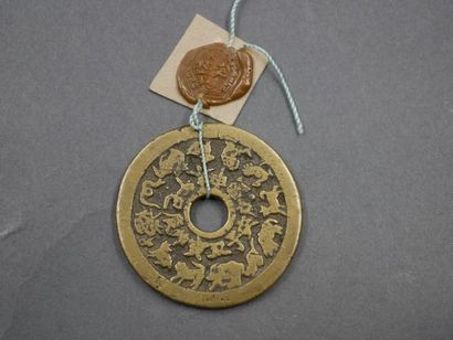 null Deux pièces de monnaie chinoise de 1875 et 1808 agrémenté de leur caché en ...