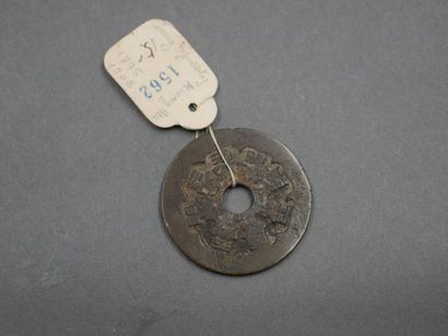 null Deux pièces de monnaie chinoise de 1875 et 1808 agrémenté de leur caché en ...
