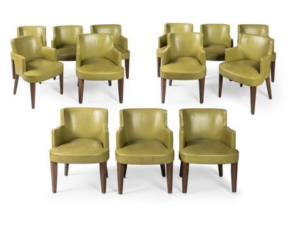 null Philippe HUREL (Né en 1955), 13 fauteuils, assise en cuir grainé vert. (Pourront...